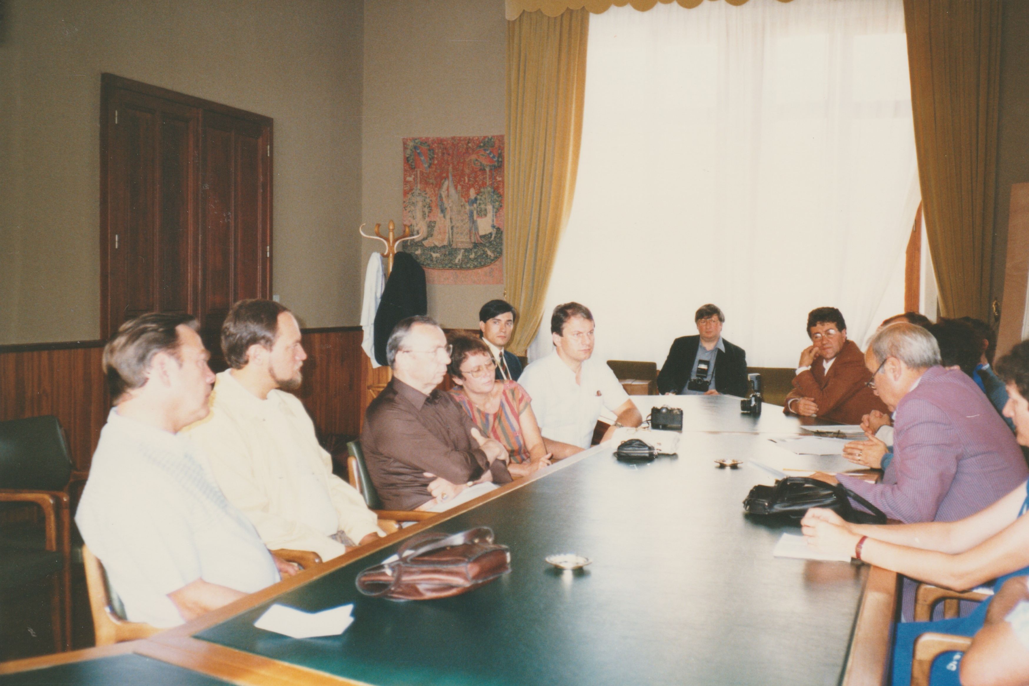 Gespraeche im Rathaus in Ambazac